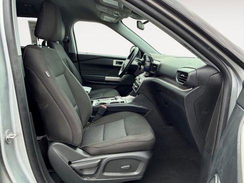 Used 2023 Ford Explorer XLT image 15