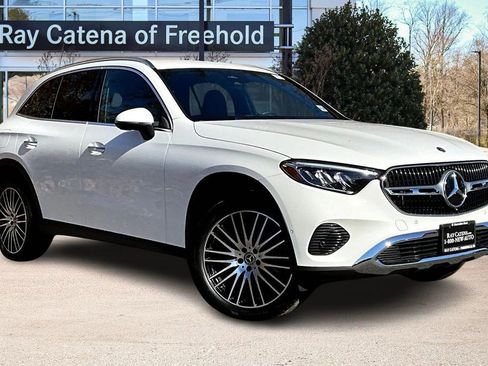 Used 2025 Mercedes-Benz GLC 300 4MATIC image 11