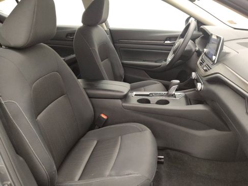 Used 2025 Nissan Altima 2.5 SV FWD image 21