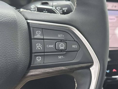 Used 2026 Jeep Grand Cherokee Limited w/ Limited Altitude Package AWD/4WD image 21