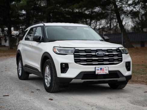 New 2026 Ford Explorer Active w/ Active Comfort Package image 3