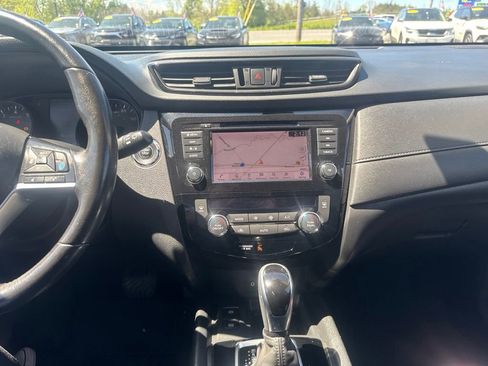 Used 2019 Nissan Rogue SV w/ Premium Package AWD/4WD image 38