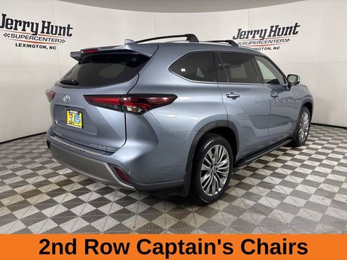Used 2024 Toyota Highlander Platinum image 5