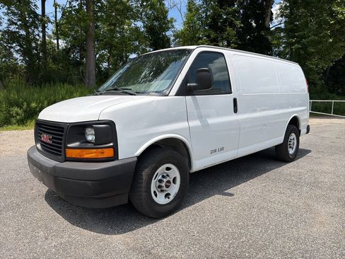 Used 2017 GMC Savana 2500 RWD image 4