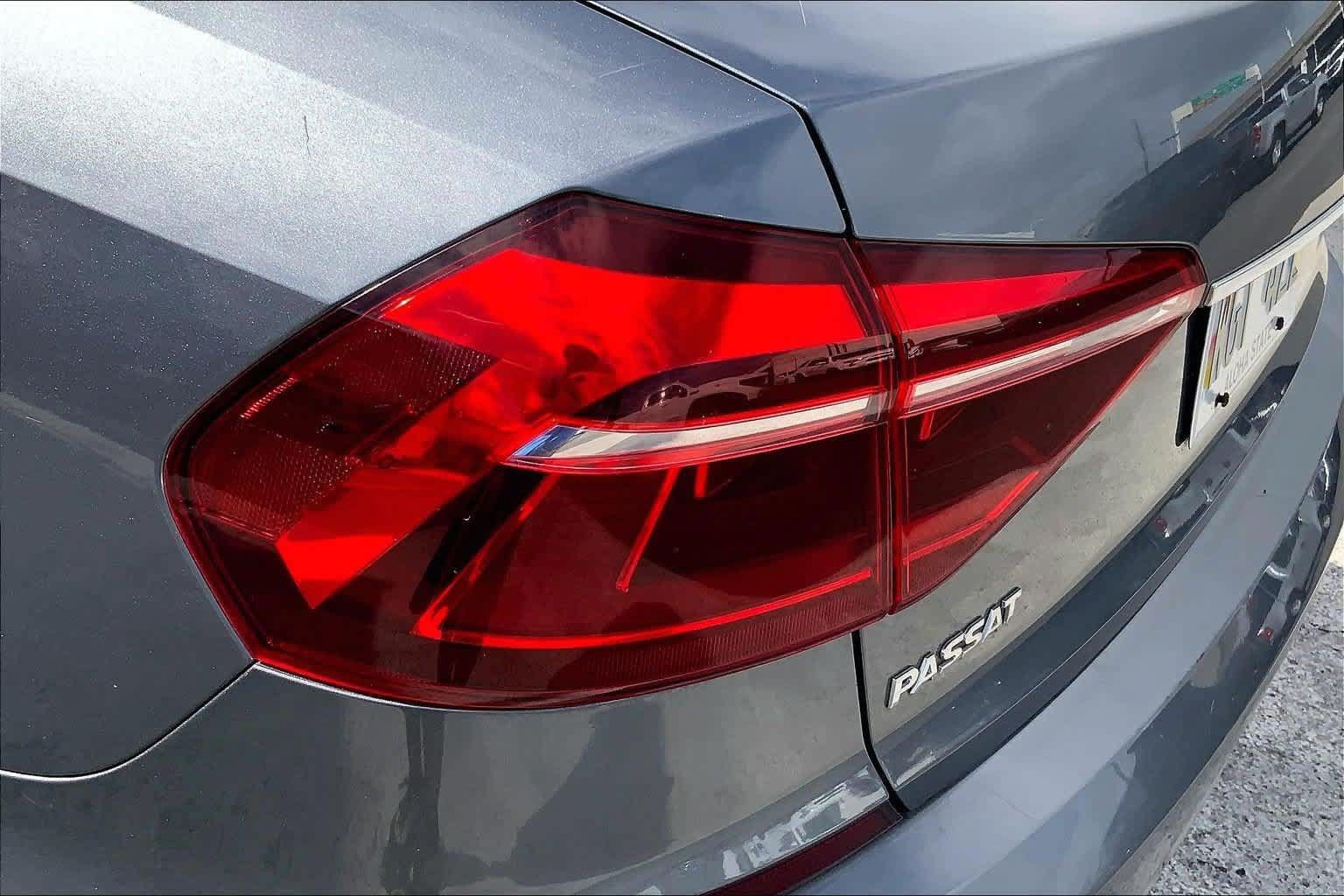 Used 2017 Volkswagen Passat 1.8T R-Line FWD image 32