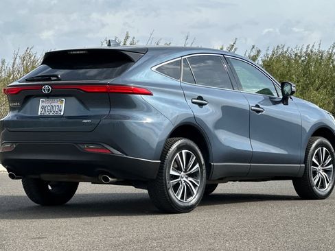 Used 2024 Toyota Venza LE image 3