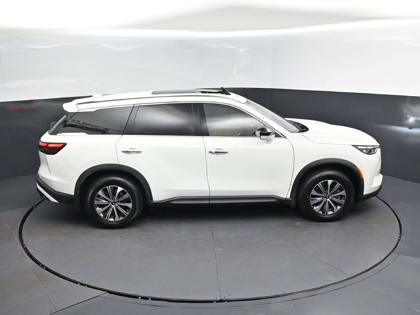 Used 2024 INFINITI QX60 Pure w/ Cargo Package FWD image 35