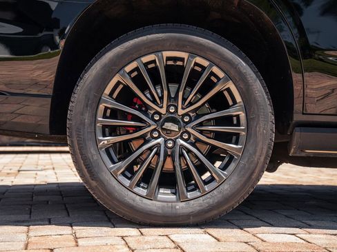 Used 2024 Cadillac Escalade V AWD/4WD image 13