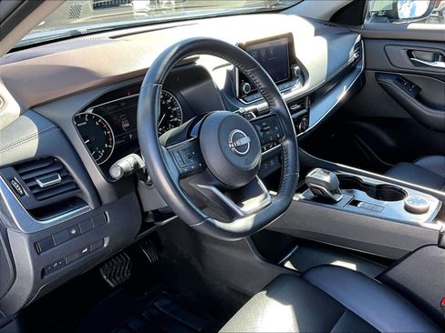 Used 2023 Nissan Rogue SV w/ SV Premium Package image 8