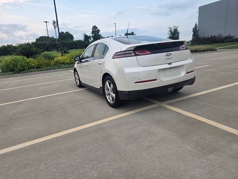 Used 2014 Chevrolet Volt Premium w/ Premium Trim Package FWD image 8