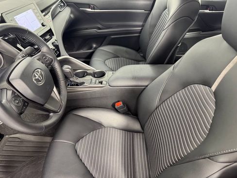 Used 2021 Toyota Camry SE w/ Cold Weather Package FWD image 13