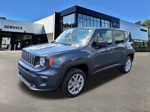 Used 2023 Jeep Renegade Latitude AWD/4WD image 7
