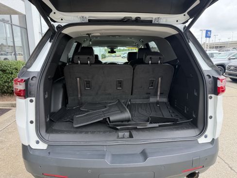Used 2019 Chevrolet Traverse RS w/ LPO, Floor Liner Package FWD image 11