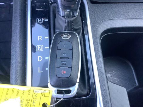 Used 2024 Nissan Sentra SV FWD image 19