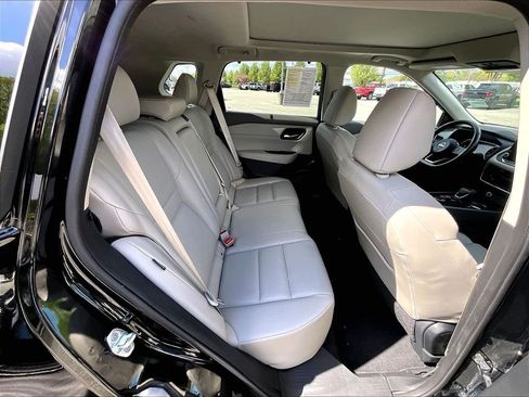 Used 2023 Nissan Rogue SV w/ SV Premium B Package AWD/4WD image 16
