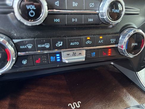 Used 2022 Ford F150 King Ranch w/ Equipment Group 601A High AWD/4WD image 8