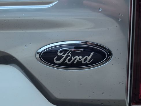 Used 2018 Ford F150 Platinum w/ Equipment Group 701A Luxury image 13