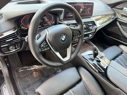 Used 2023 BMW 540i w/ Premium Package RWD image 4