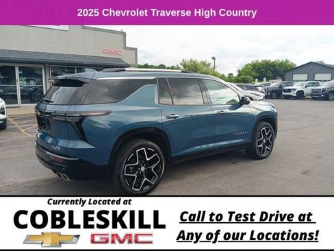 Used 2025 Chevrolet Traverse High Country AWD/4WD image 3