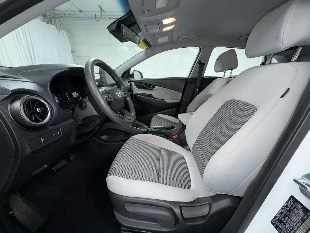 Used 2023 Hyundai Kona SE w/ Cargo Package AWD/4WD image 15