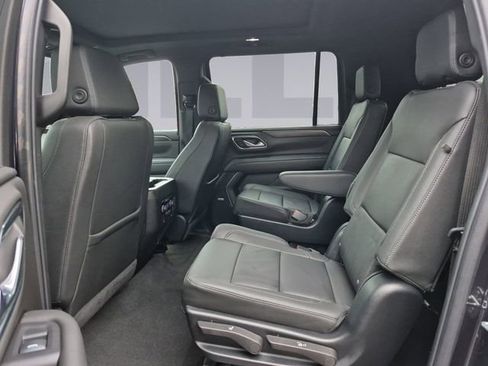 Used 2024 Chevrolet Suburban Z71 w/ Luxury Package AWD/4WD image 16