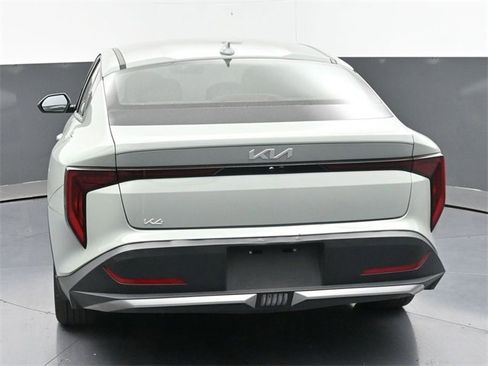 Used 2025 Kia K4 LXS image 32