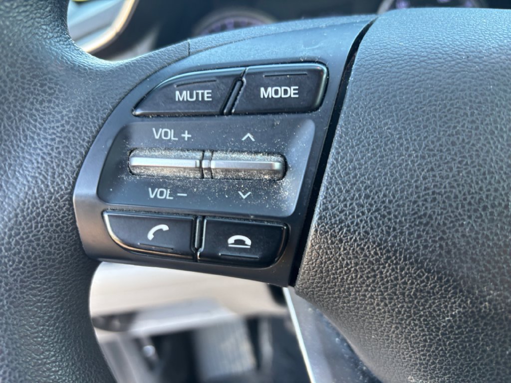 Used 2020 Hyundai Elantra SE FWD image 15