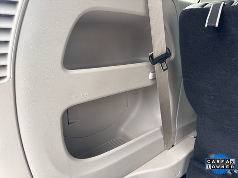 Used 2024 Chrysler Pacifica Touring-L image 14