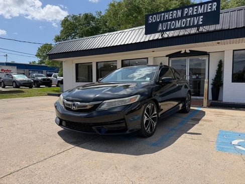Used 2017 Honda Accord Touring image 1