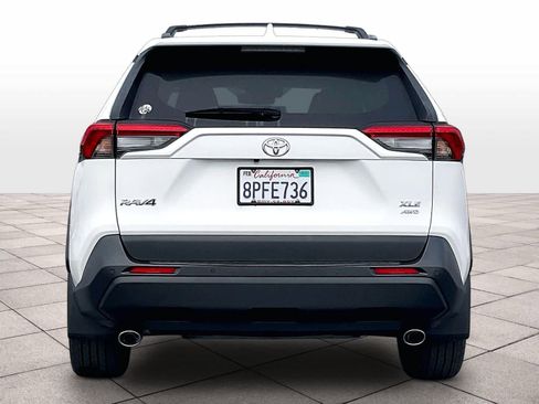 Used 2020 Toyota RAV4 XLE Premium image 7