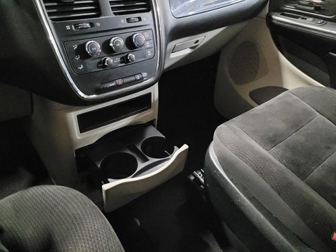 Used 2019 Dodge Grand Caravan SE w/ UConnect Hands-Free Group FWD image 26