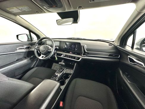 Used 2023 Kia Sportage LX image 2