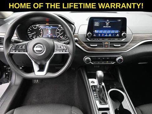 Used 2023 Nissan Altima 2.5 SV image 15