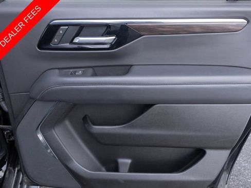 Used 2025 Chevrolet Suburban LT AWD/4WD image 19