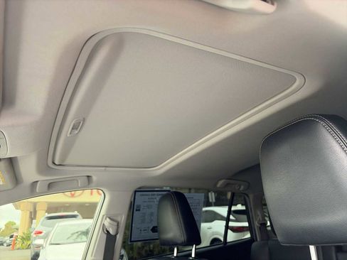 Used 2015 Toyota RAV4 Limited image 16