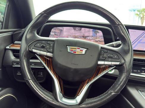 Used 2021 Cadillac Escalade Premium Luxury w/ Performance Package AWD/4WD image 15