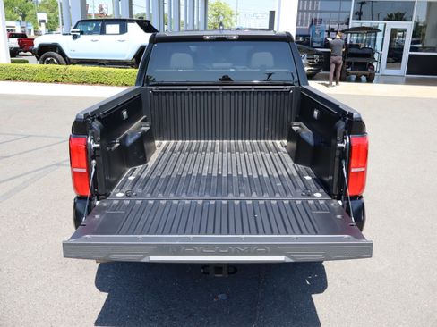 Used 2025 Toyota Tacoma SR5 image 13
