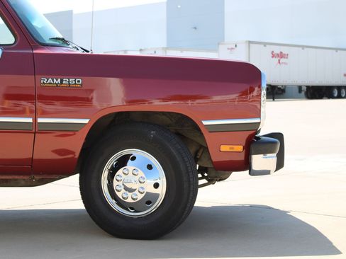 Used 1993 Dodge D/W Truck 250 RWD image 34