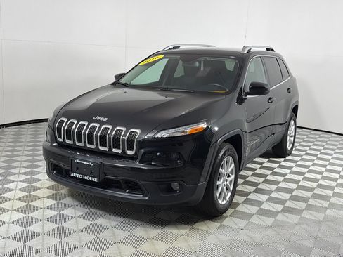 Used 2016 Jeep Cherokee Latitude w/ Cold Weather Group AWD/4WD image 10