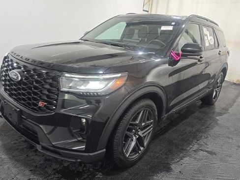 Used 2025 Ford Explorer ST AWD/4WD image 3