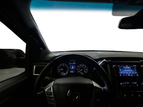 Used 2019 Nissan Titan SV w/ SV Convenience Package RWD image 7
