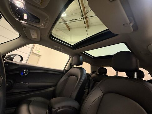 Used 2017 MINI Cooper 2-Door Hardtop FWD image 31
