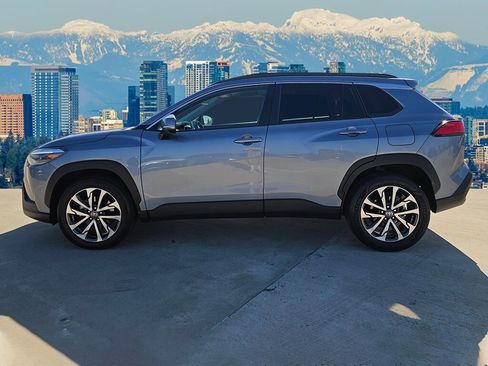 Used 2023 Toyota Corolla Cross XLE image 7