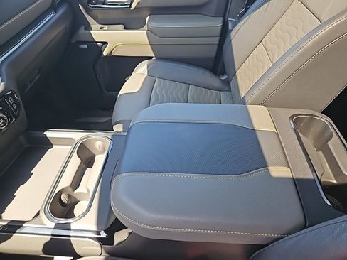 Used 2025 Chevrolet Silverado 2500 ZR2 w/ Technology Package AWD/4WD image 27