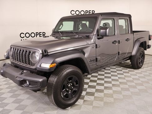 Used 2024 Jeep Gladiator Sport image 9