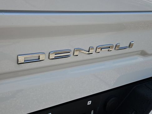 Used 2021 GMC Sierra 1500 Denali w/ Denali Premium Package AWD/4WD image 12