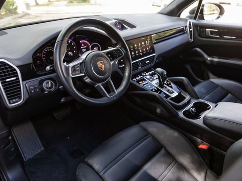 Certified 2023 Porsche Cayenne AWD/4WD image 3