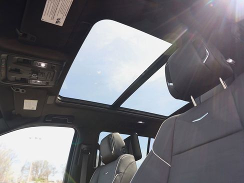 Used 2023 Cadillac Escalade Premium Luxury image 28