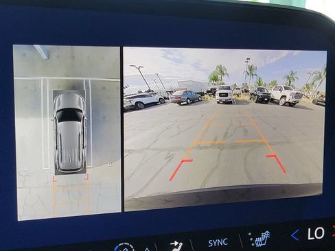 Certified 2025 Chevrolet Traverse LT w/ Driver Confidence Package FWD image 15