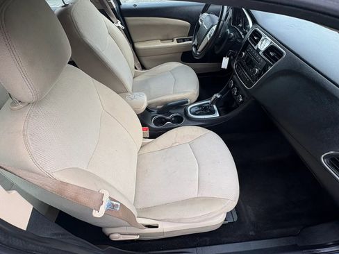 Used 2011 Chrysler 200 Touring image 29